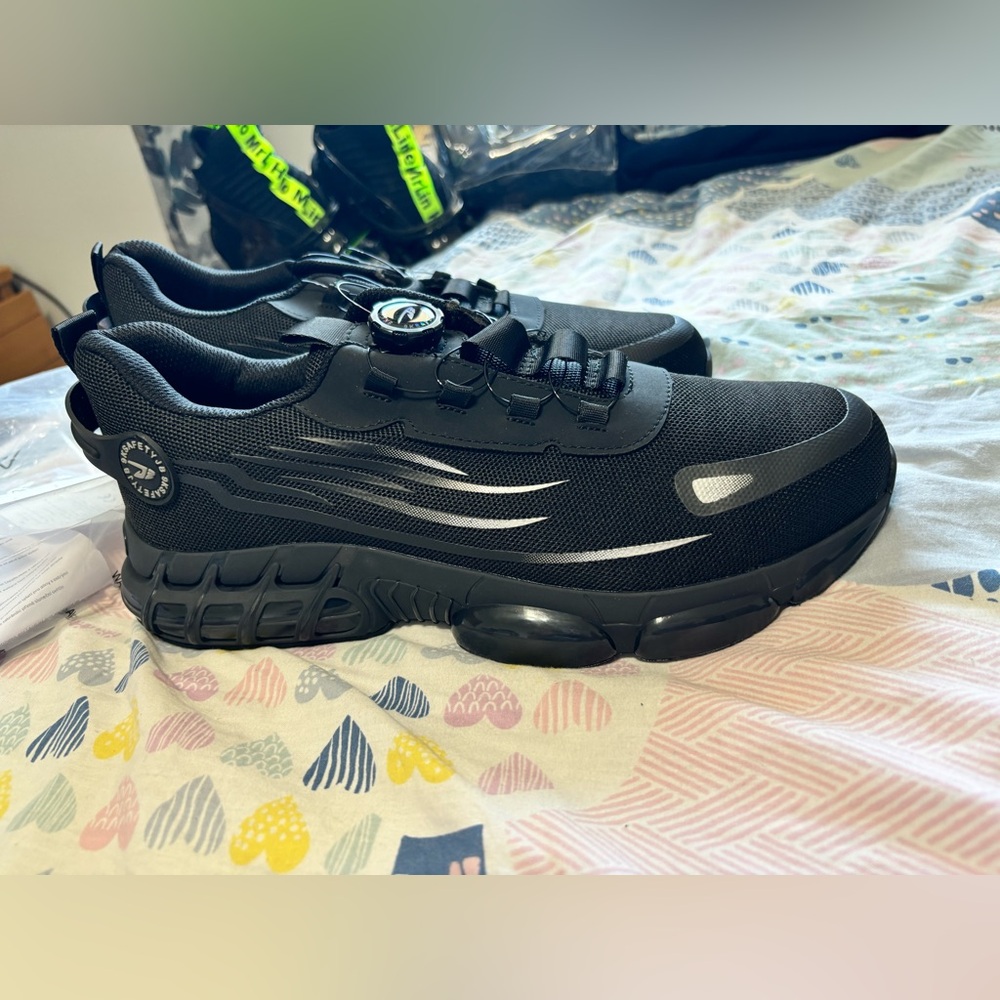 Black men’s construction shoe